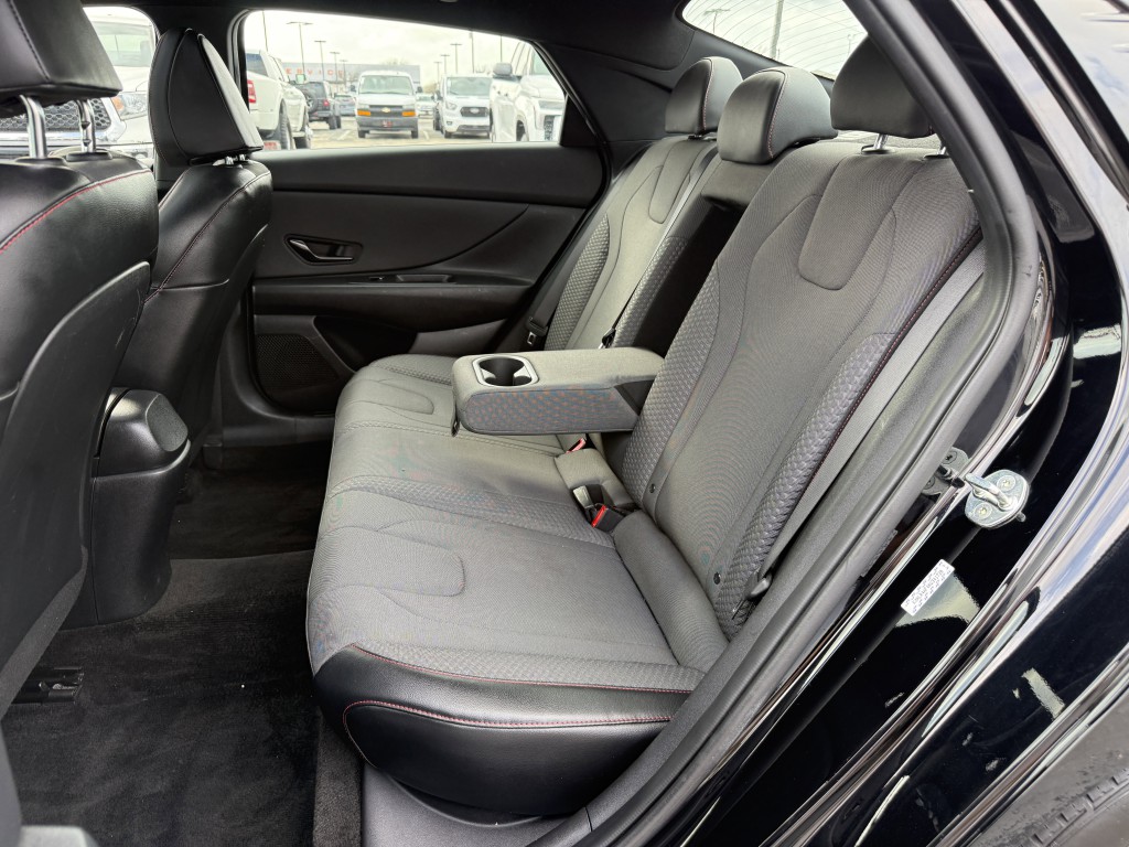 2022 Hyundai Elantra Image 33