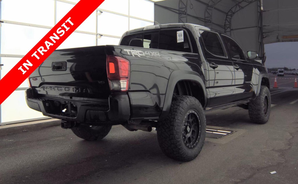 2017 Toyota Tacoma Image 6