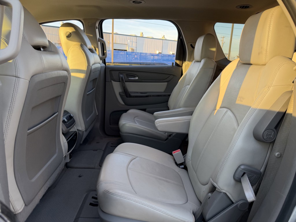 2017 GMC Acadia Image 28