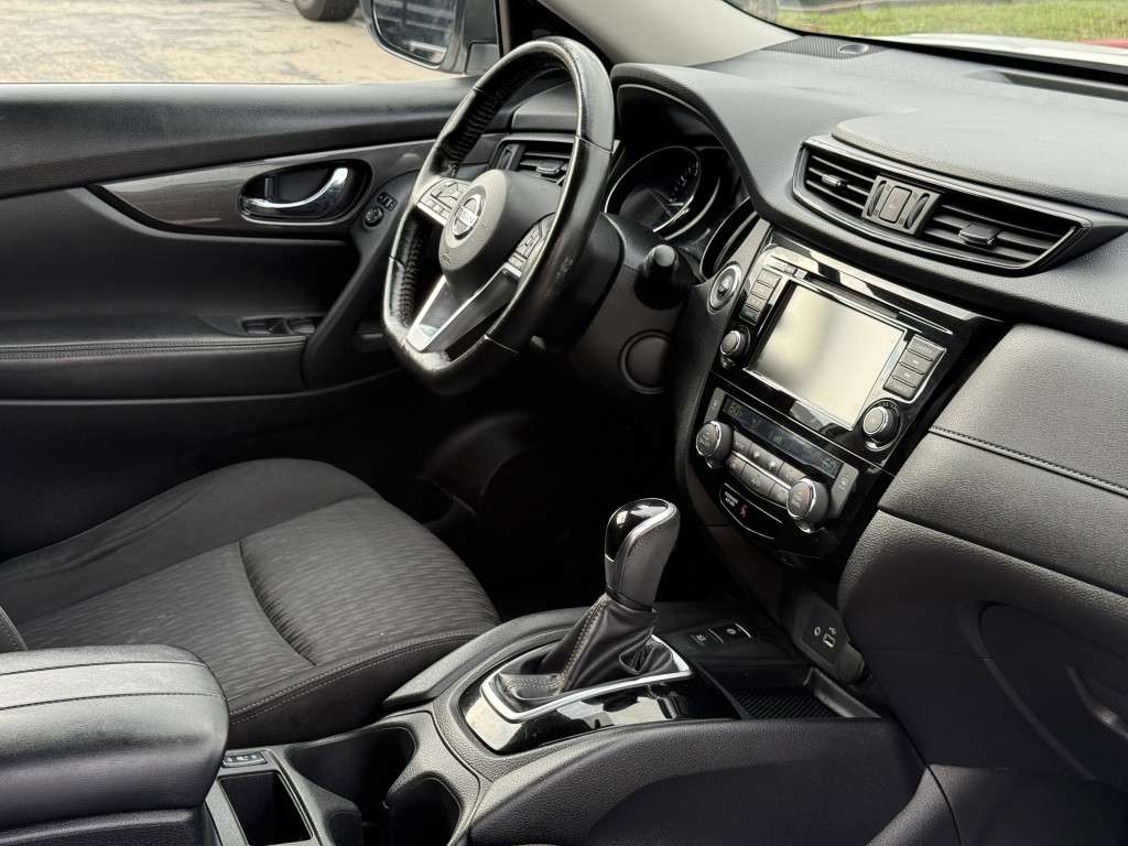 2019 Nissan Rogue Image 15
