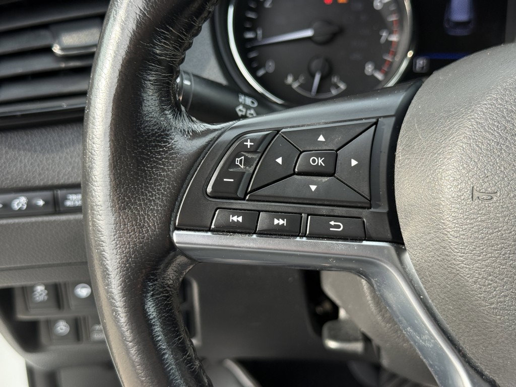 2019 Nissan Rogue Image 18