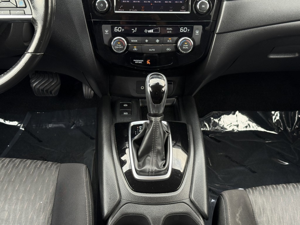 2019 Nissan Rogue Image 24