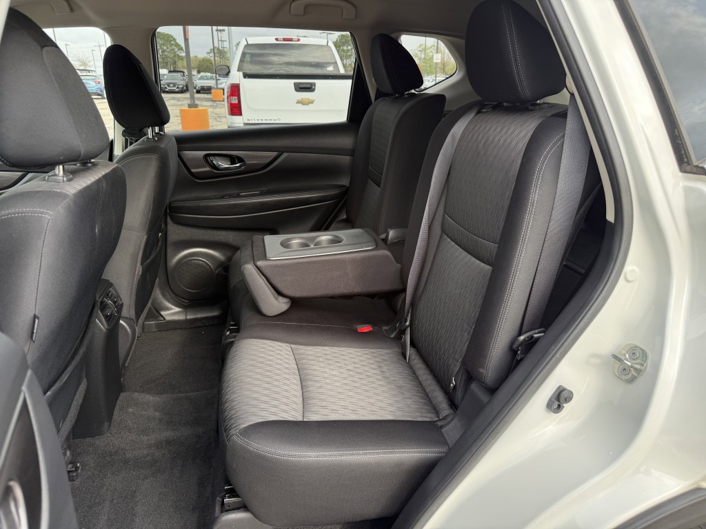 2019 Nissan Rogue Image 32