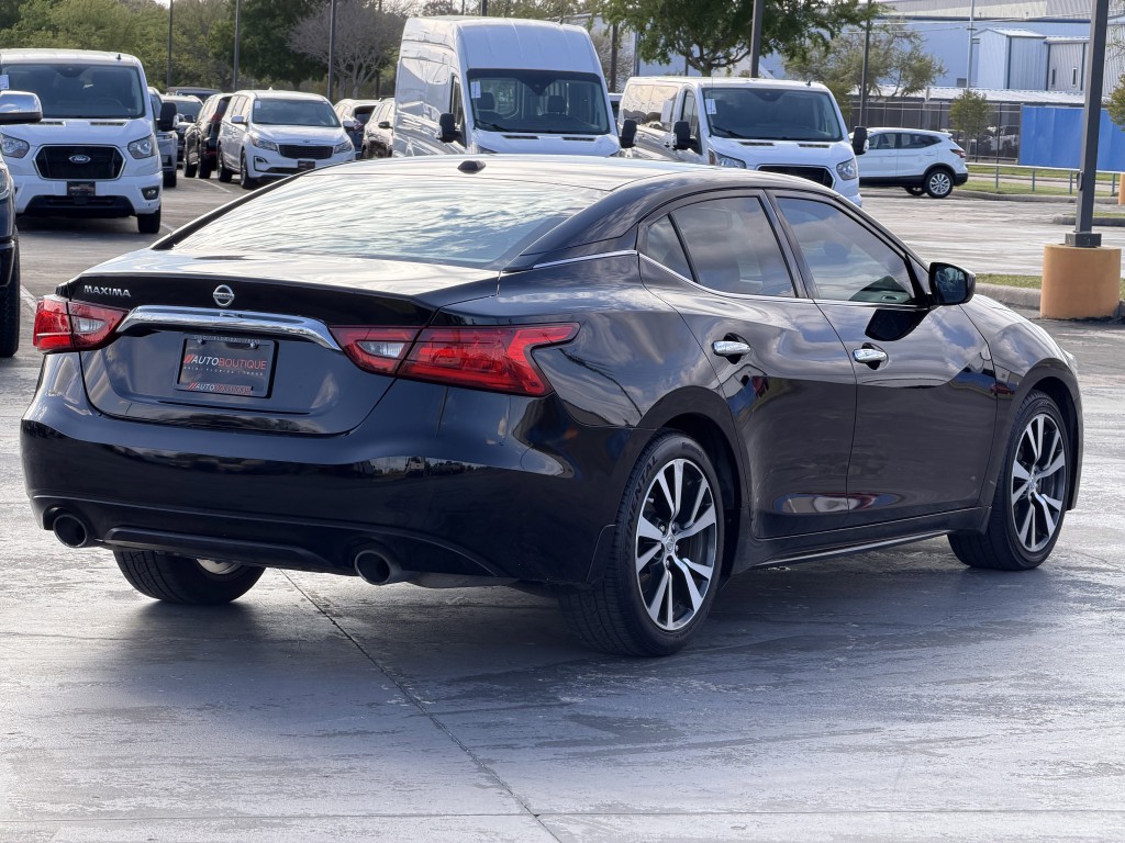 2017 Nissan Maxima Image 11