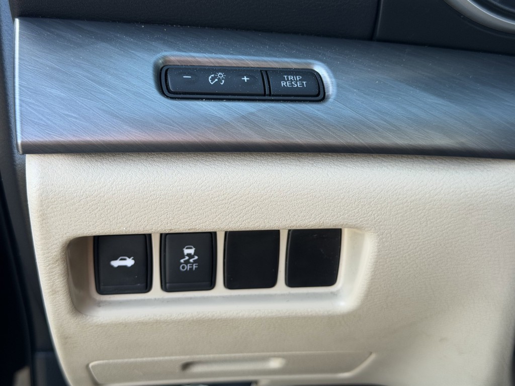 2017 Nissan Maxima Image 22