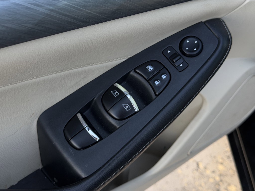 2017 Nissan Maxima Image 23