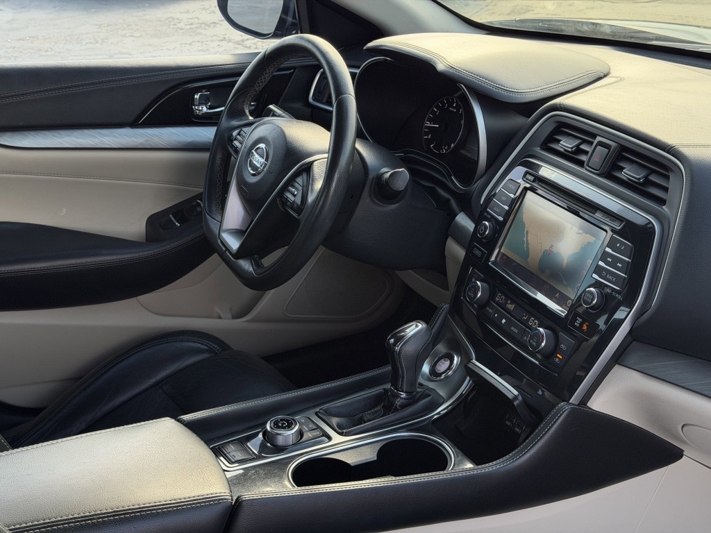 2017 Nissan Maxima Image 25