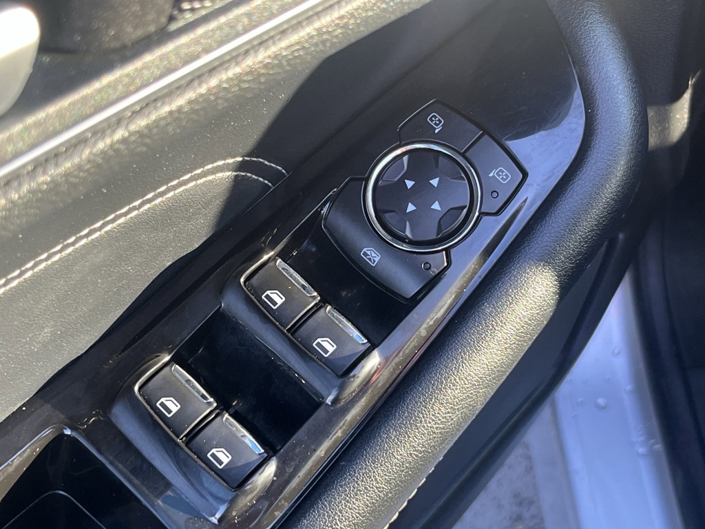 2018 Ford Edge Image 19
