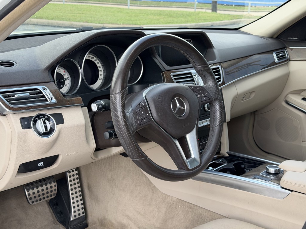 2016 Mercedes-Benz E-Class Image 11