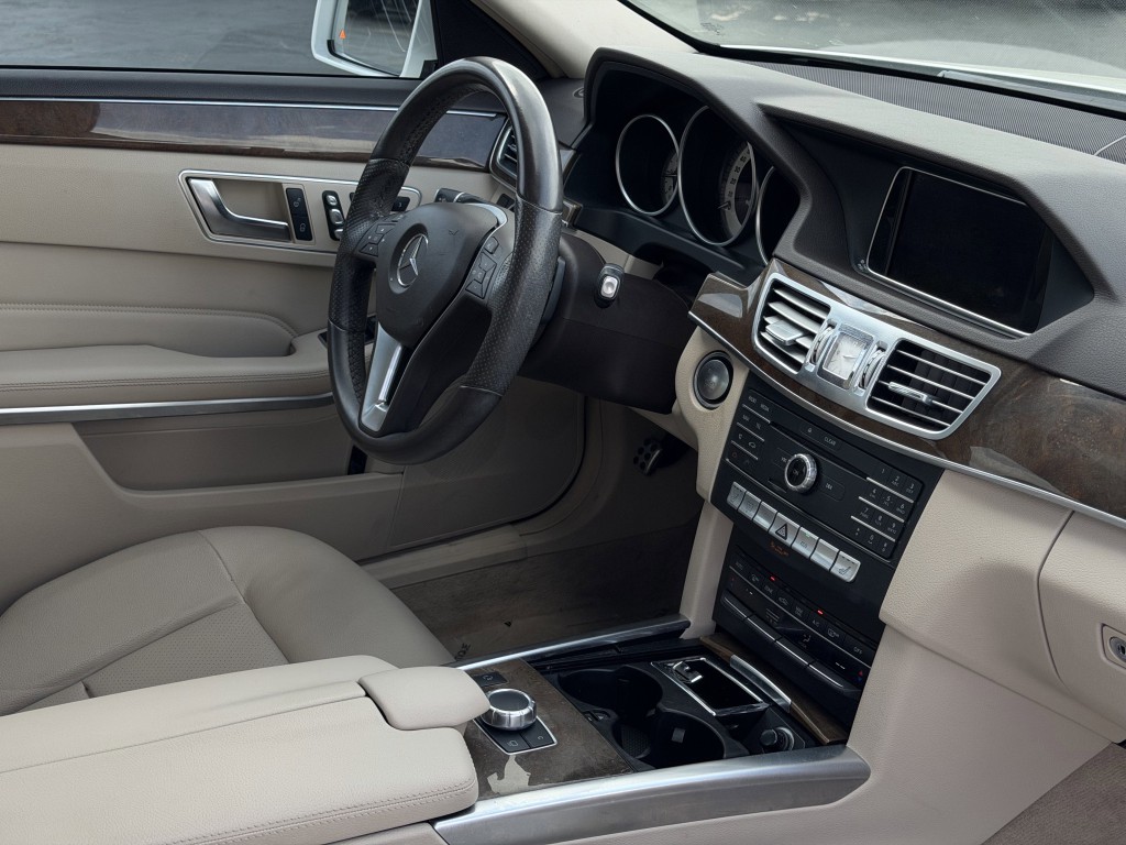 2016 Mercedes-Benz E-Class Image 12