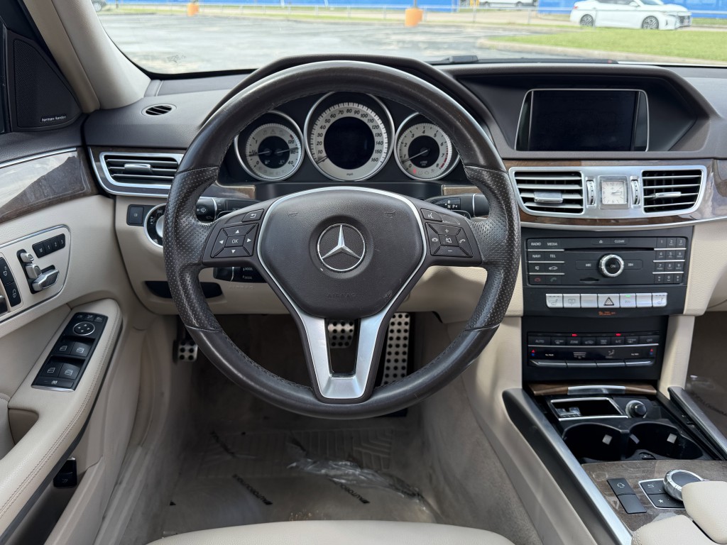 2016 Mercedes-Benz E-Class Image 13