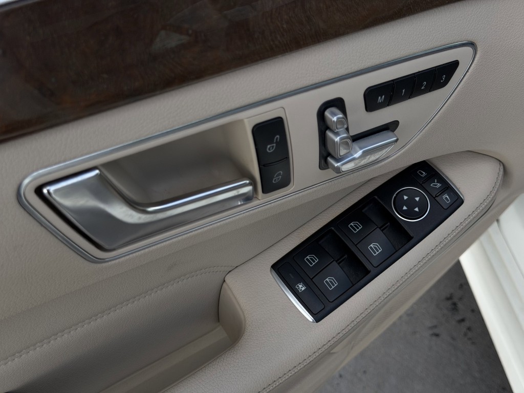 2016 Mercedes-Benz E-Class Image 22