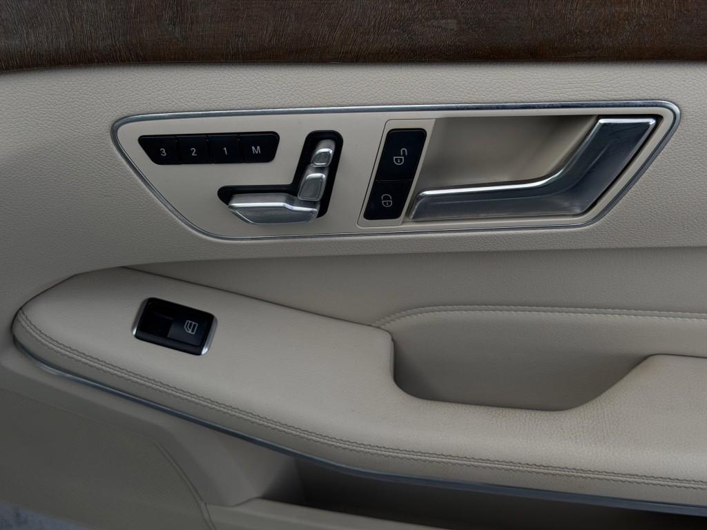 2016 Mercedes-Benz E-Class Image 24