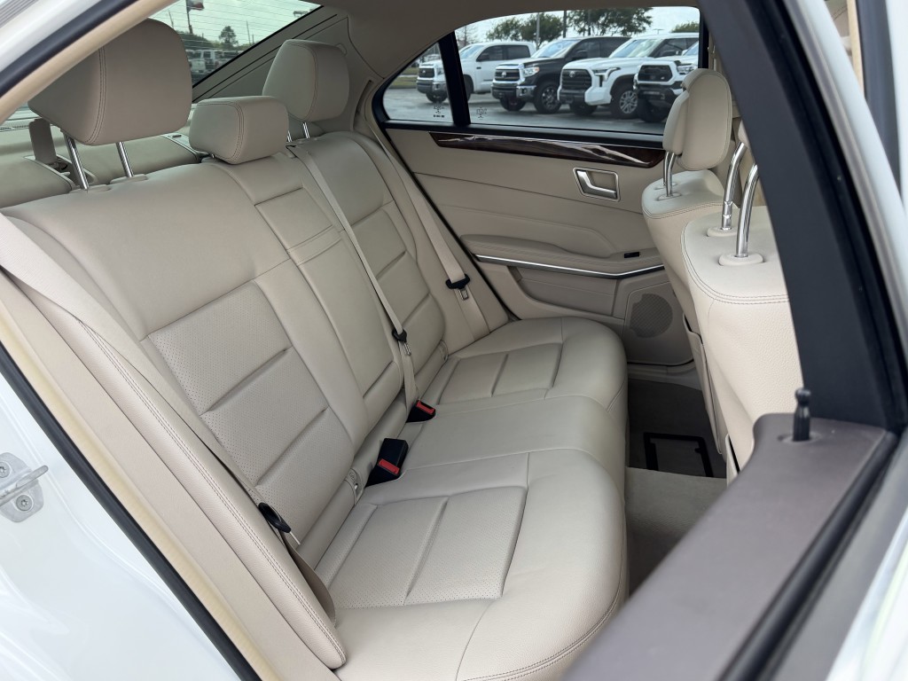 2016 Mercedes-Benz E-Class Image 26