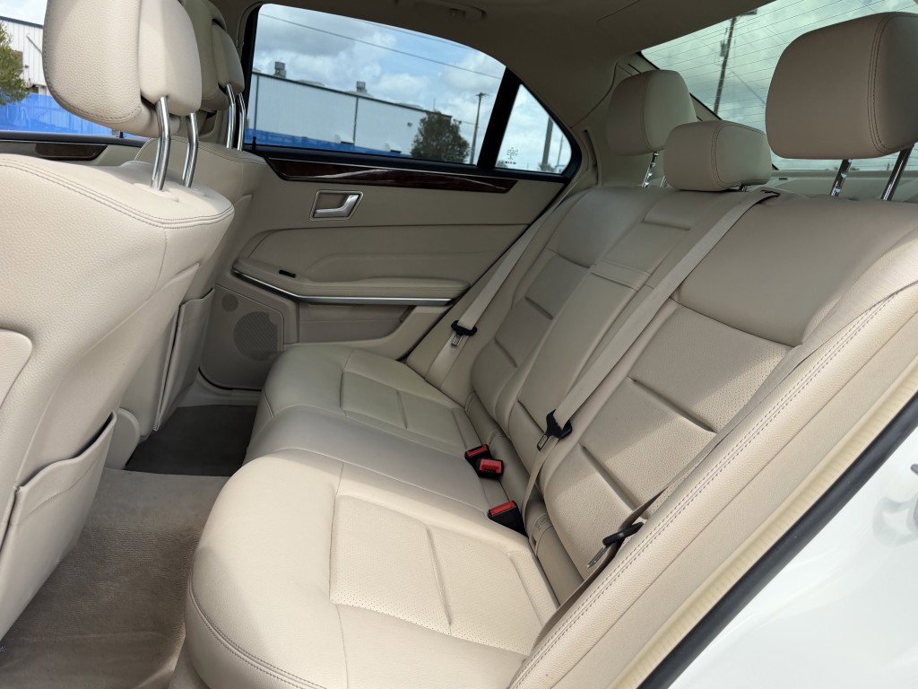 2016 Mercedes-Benz E-Class Image 27