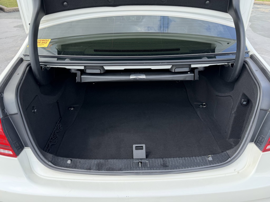 2016 Mercedes-Benz E-Class Image 30