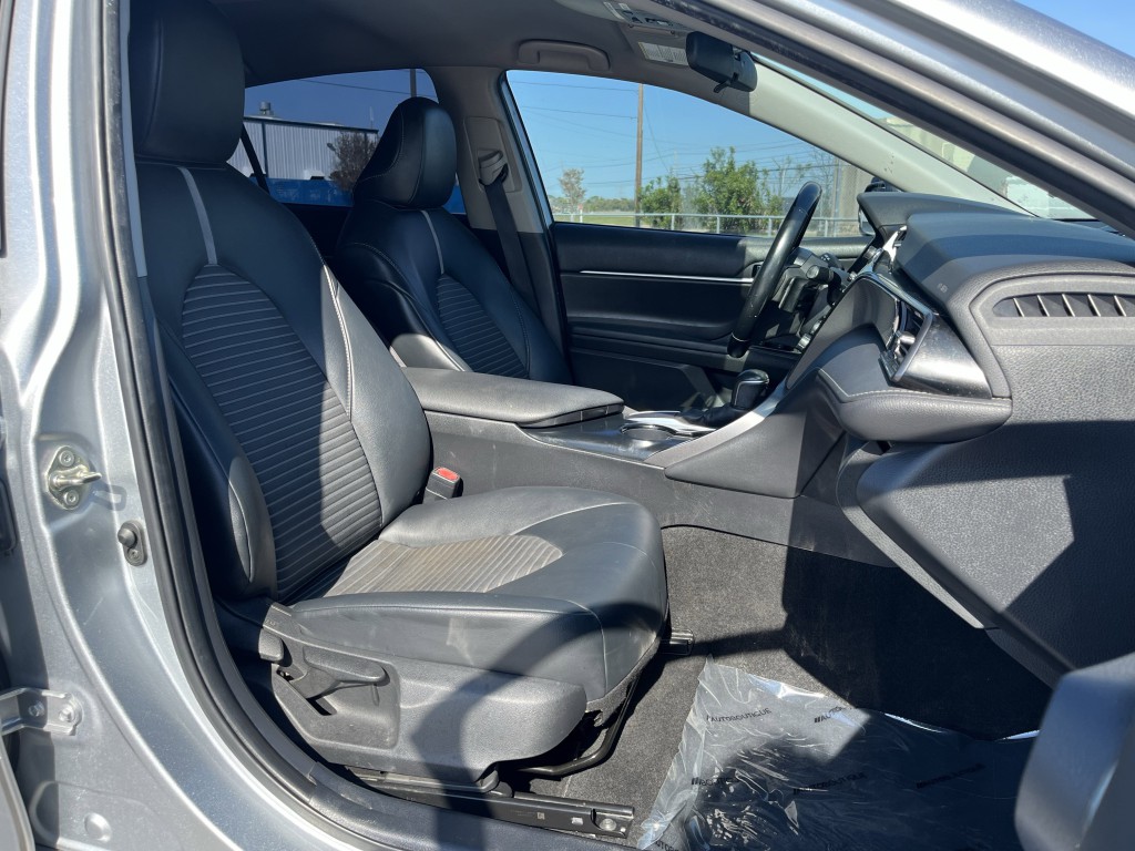 2020 Toyota Camry Image 16