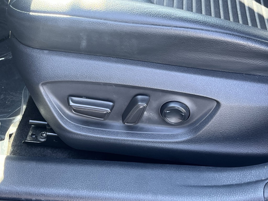 2020 Toyota Camry Image 19