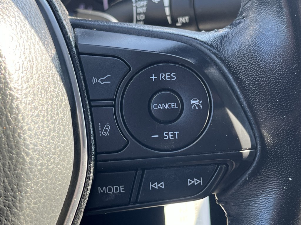 2020 Toyota Camry Image 21