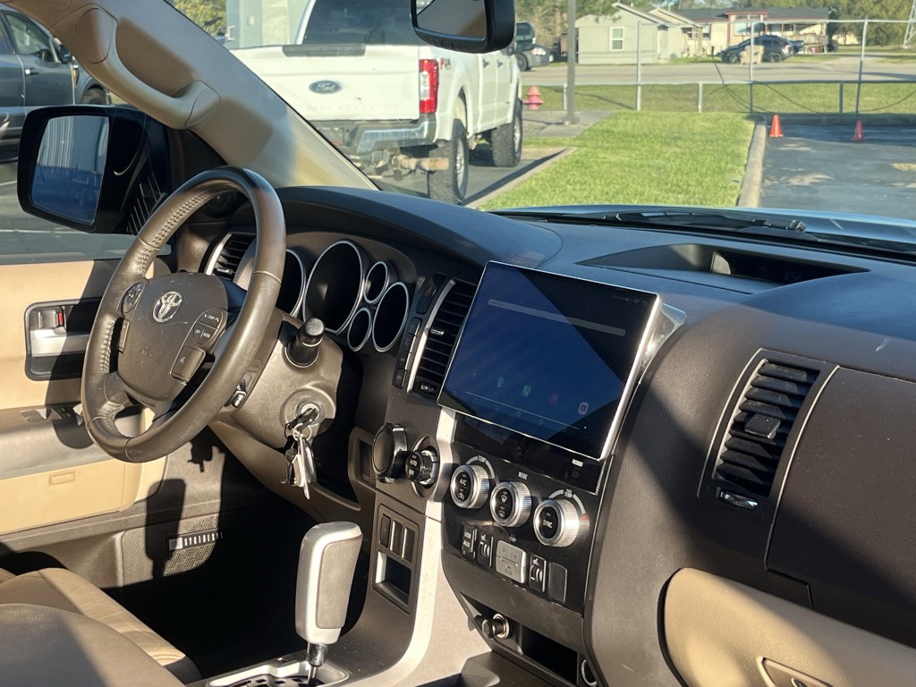 2011 Toyota Sequoia Image 16