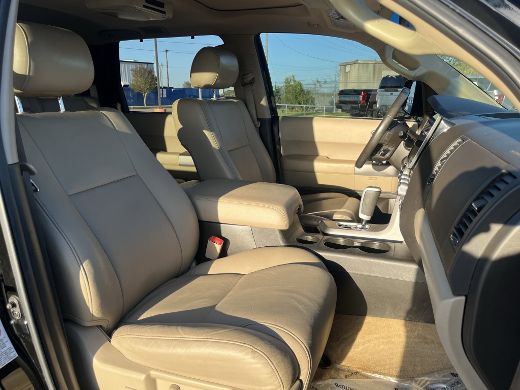 2011 Toyota Sequoia Image 17