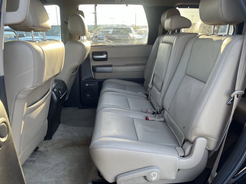 2011 Toyota Sequoia Image 18