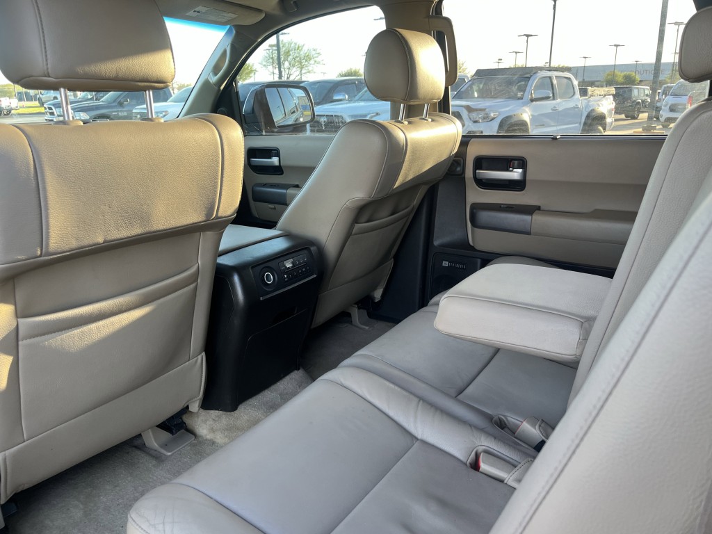 2011 Toyota Sequoia Image 19