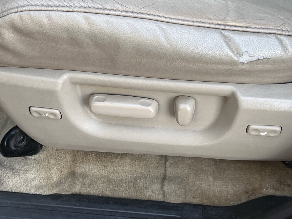 2011 Toyota Sequoia Image 22