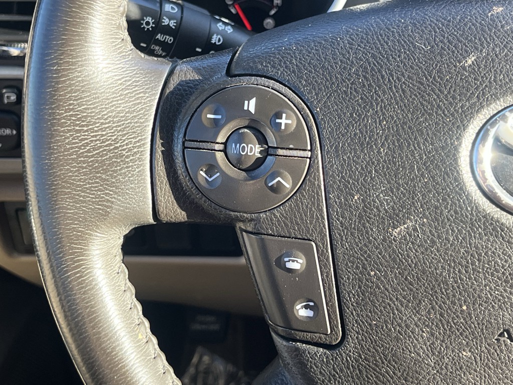 2011 Toyota Sequoia Image 23