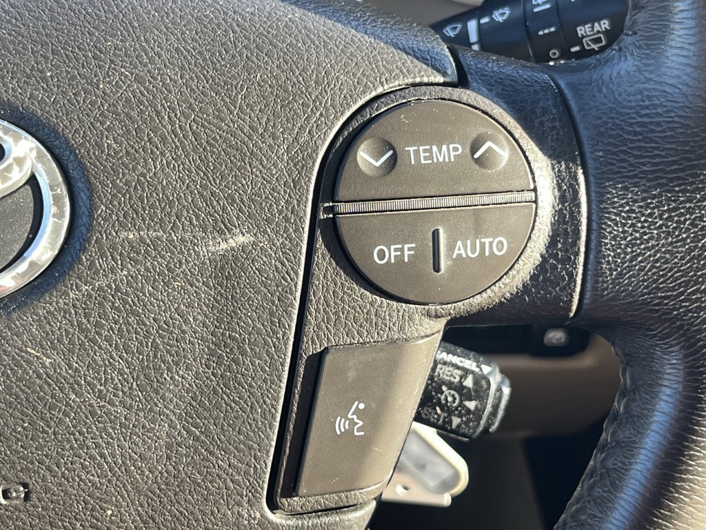 2011 Toyota Sequoia Image 24