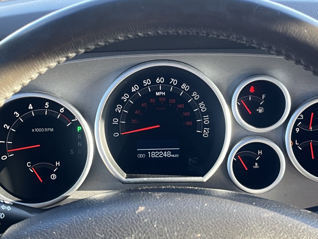 2011 Toyota Sequoia Image 25