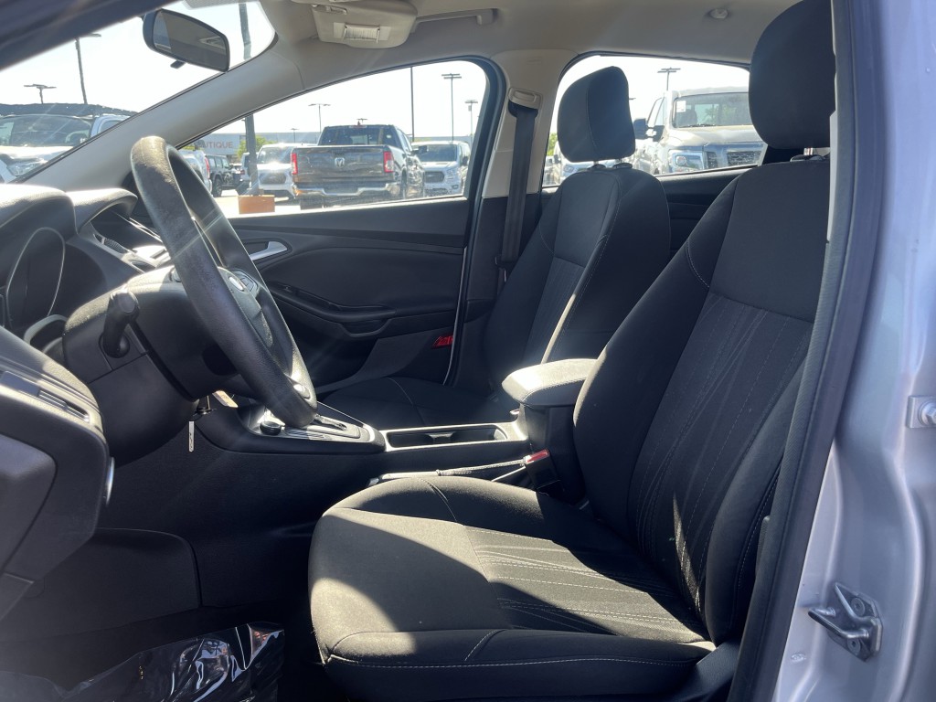 2016 Ford Focus Image 9