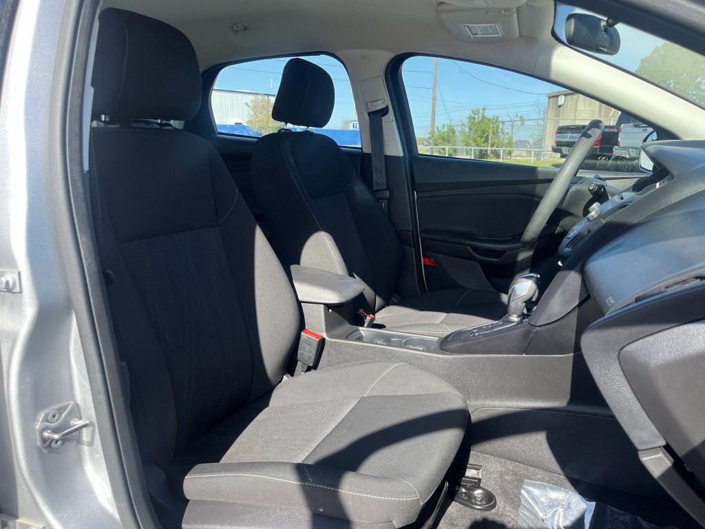 2016 Ford Focus Image 11