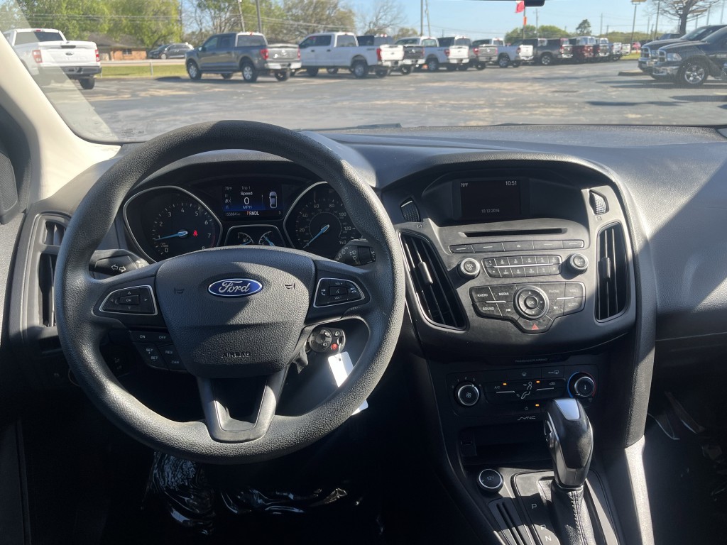 2016 Ford Focus Image 18