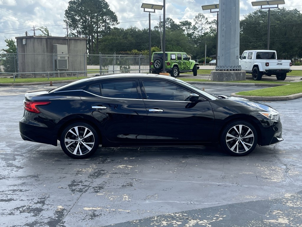 2017 Nissan Maxima Image 10