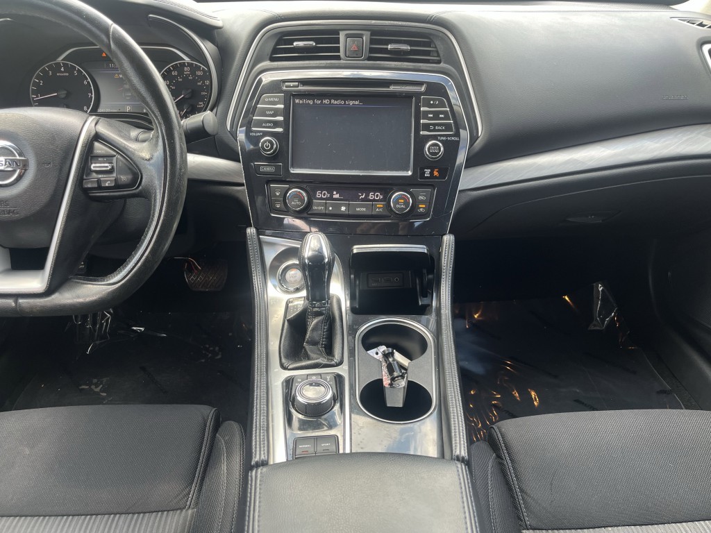 2017 Nissan Maxima Image 25