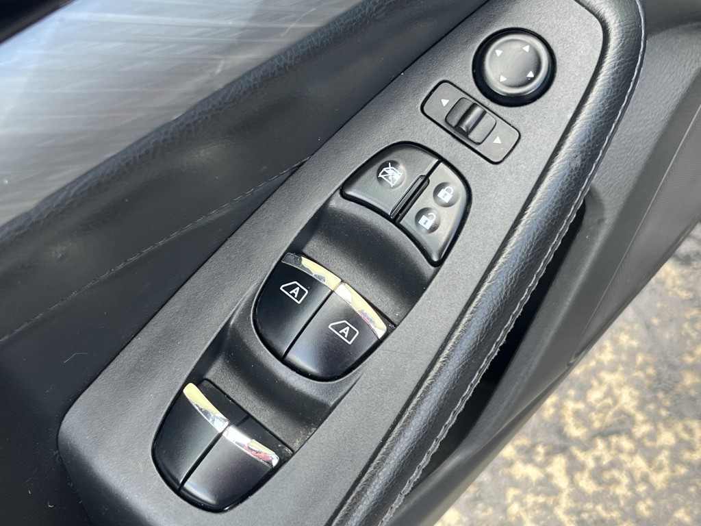 2017 Nissan Maxima Image 26
