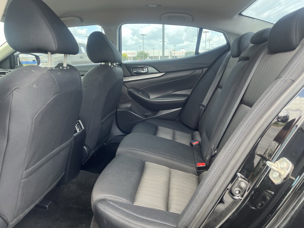 2017 Nissan Maxima Image 30