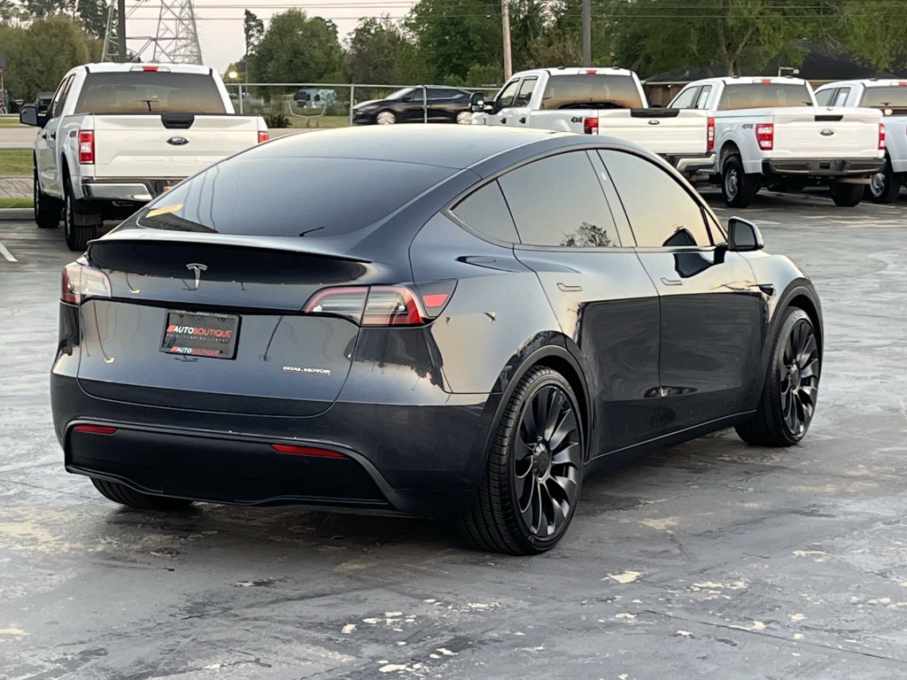 2024 Tesla Model Y Image 8