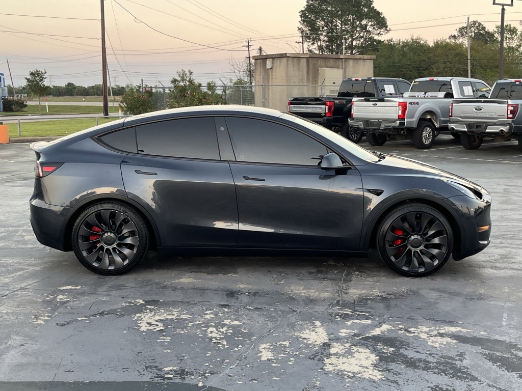 2024 Tesla Model Y Image 10