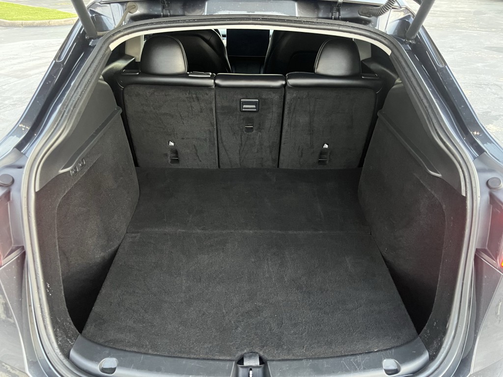 2024 Tesla Model Y Image 12