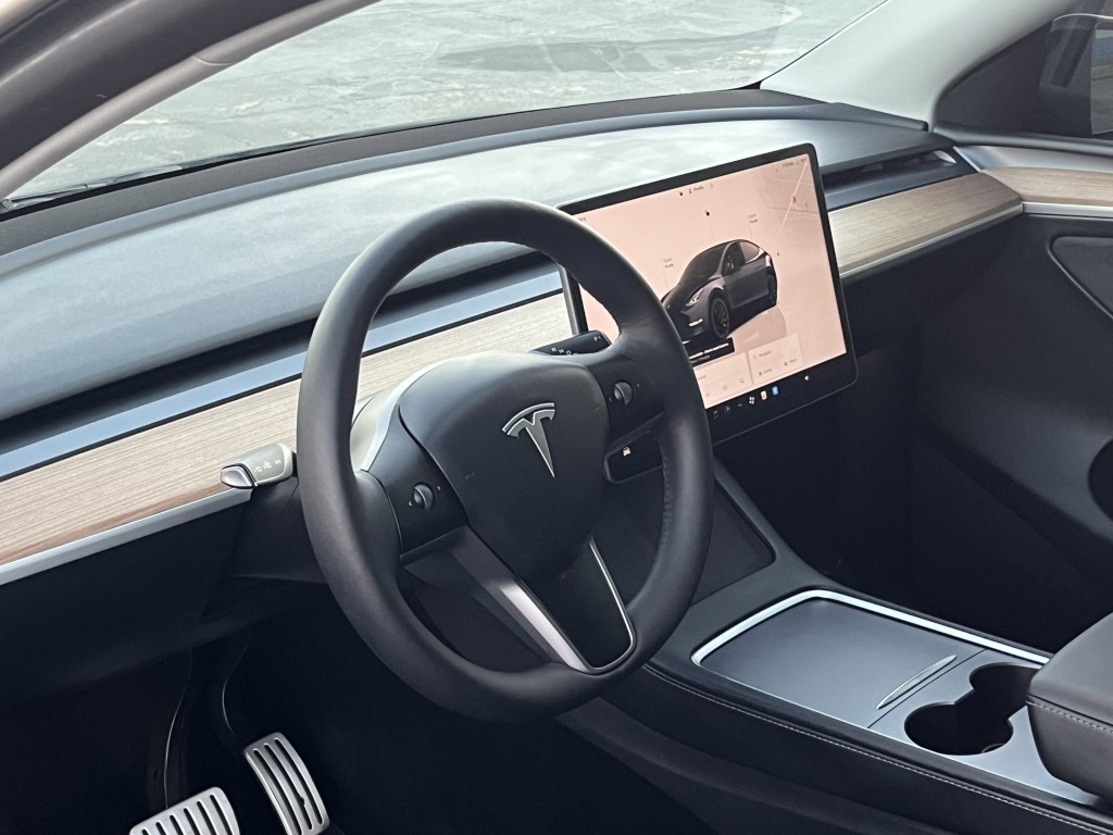 2024 Tesla Model Y Image 15