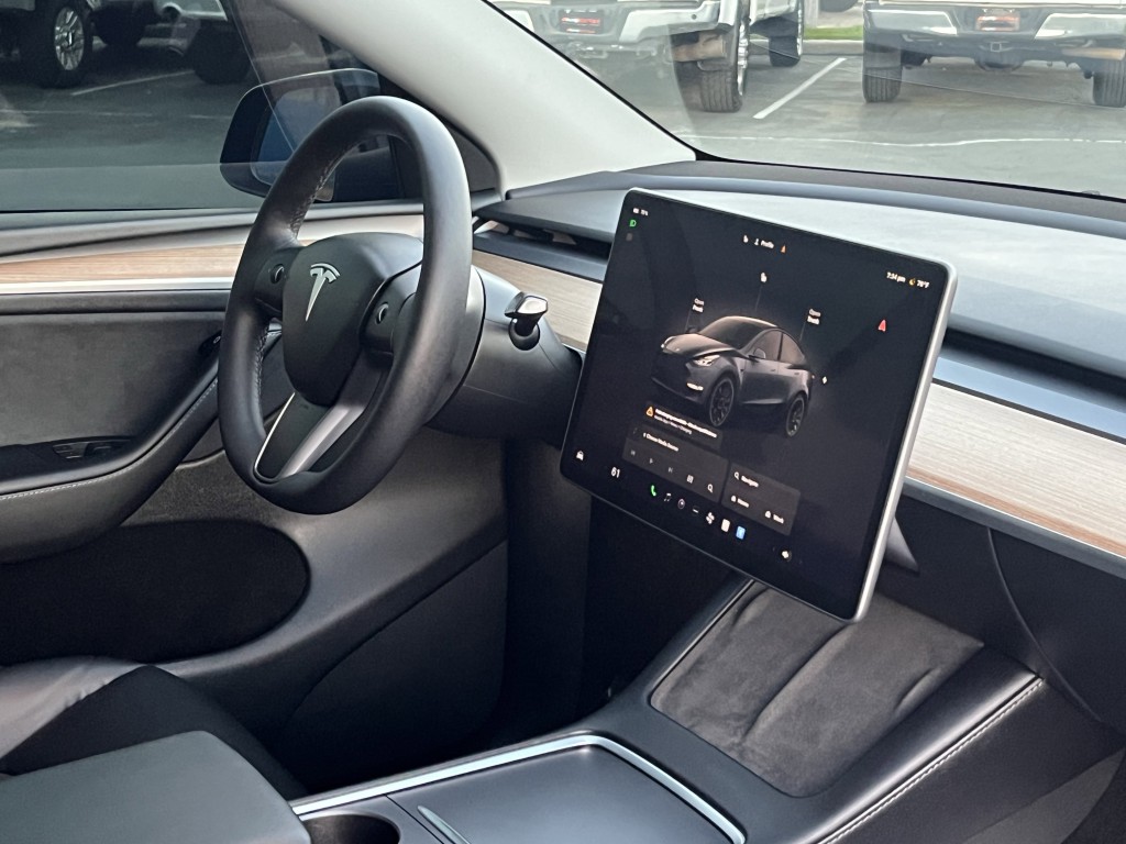 2024 Tesla Model Y Image 16