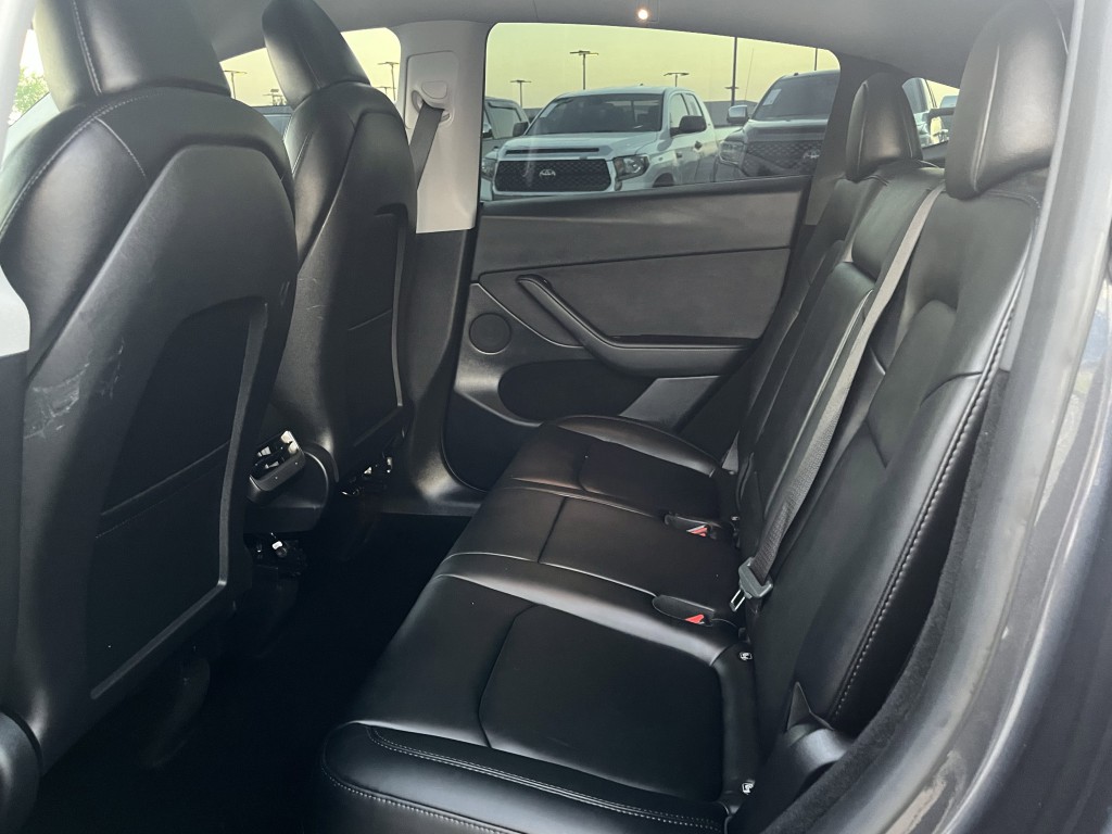 2024 Tesla Model Y Image 28