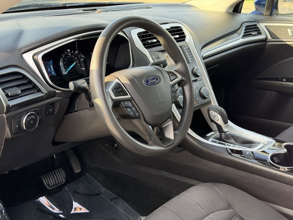 2016 Ford Fusion Image 12