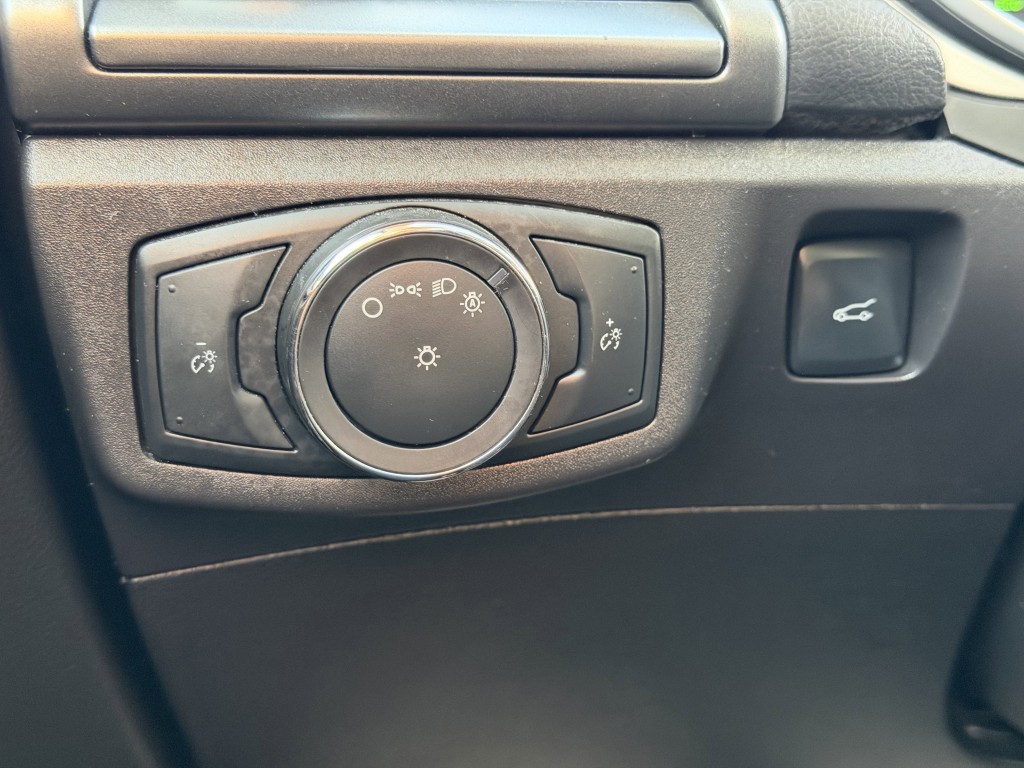 2016 Ford Fusion Image 19