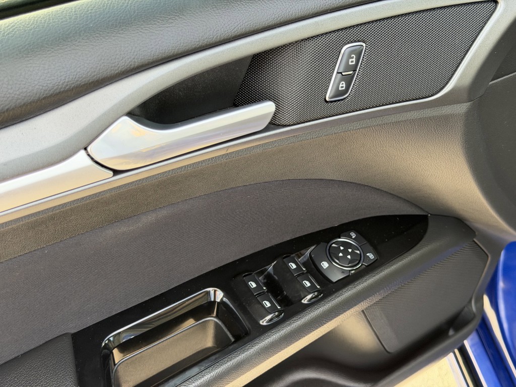 2016 Ford Fusion Image 20