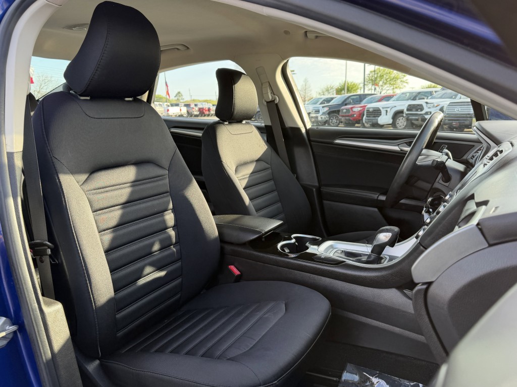 2016 Ford Fusion Image 22