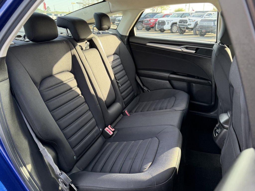 2016 Ford Fusion Image 23