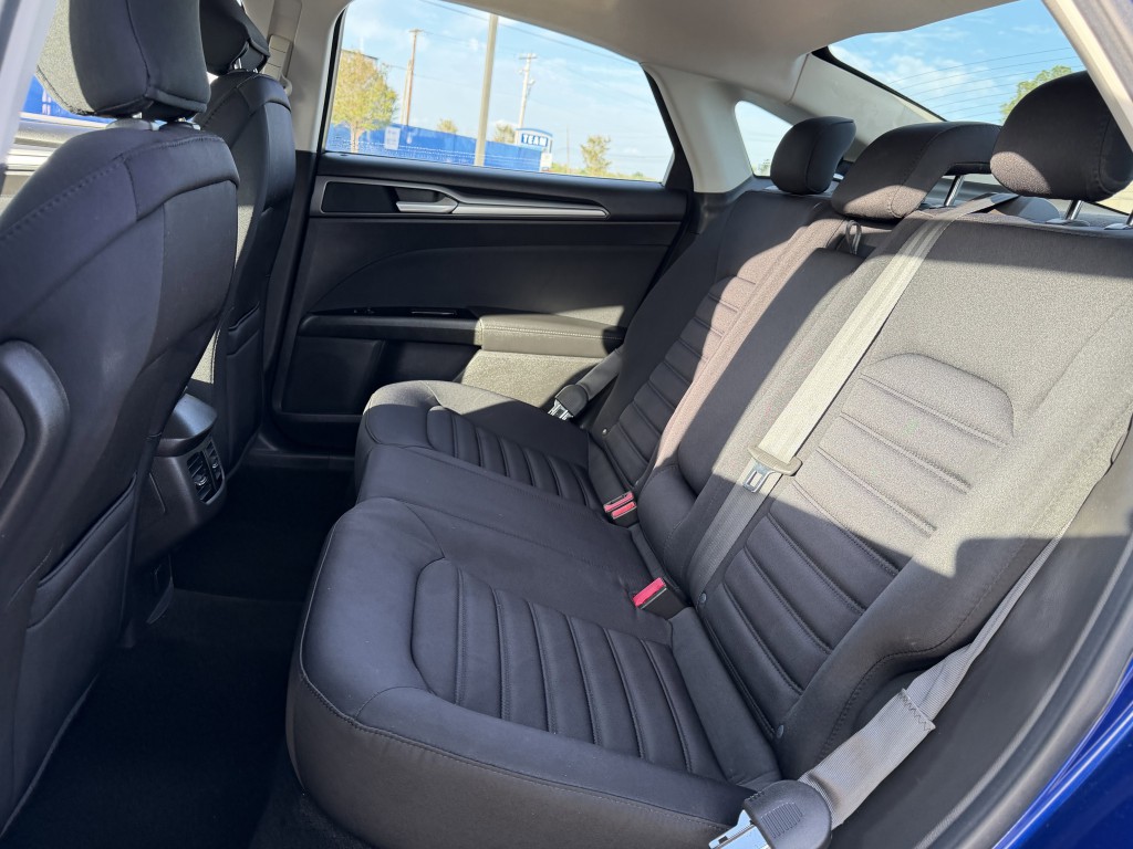 2016 Ford Fusion Image 24